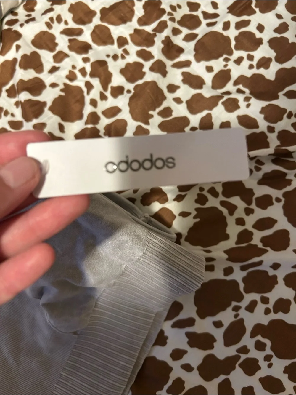 Ododos light gray